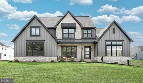 217 Dahlia Cir, Lebanon, PA 17042