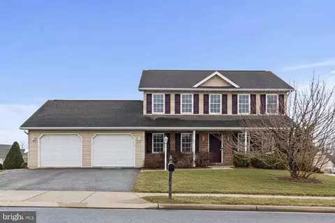 10 Vista Dr, Fredericksburg, PA 17026