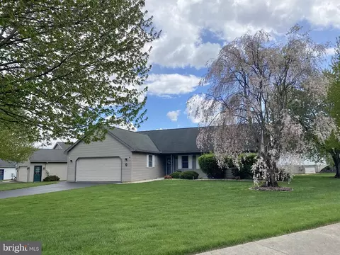 36 Rosemont Dr, Myerstown, PA 17067