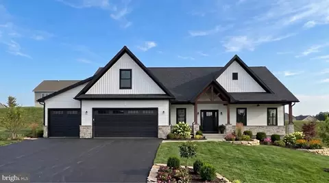 2006 Rolling Meadow Rd, Lebanon, PA 17046