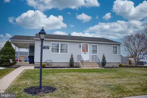420 E Maple St, Cleona, PA 17042