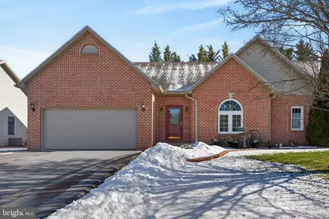 24 Hickory St, Palmyra, PA 17078