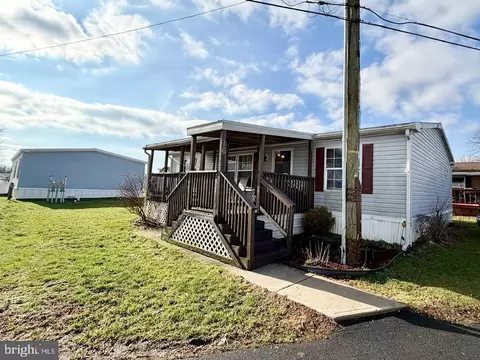 16 Green Acres Trailer Ct, Lebanon, PA 17046