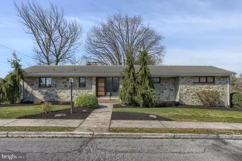 129 S Center St, Cleona, PA 17042