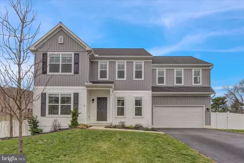 81 Creekside Dr, Lebanon, PA 17042