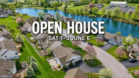 858 Water Edge Ct, Lebanon, PA 17046