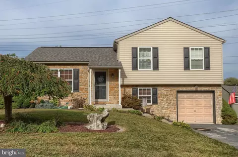 57 E Brookfield Dr, Lebanon, PA 17046