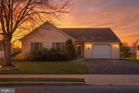 19 Springhouse Dr, Myerstown, PA 17067