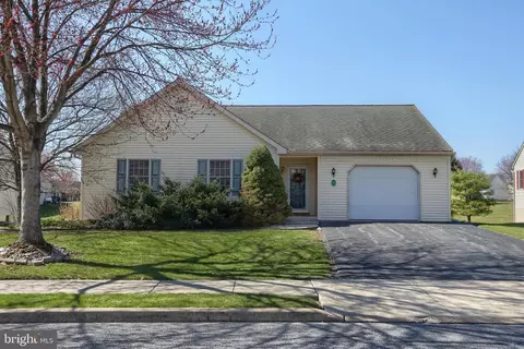 19 Springhouse Dr, Myerstown, PA 17067