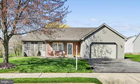 5 Springhouse Dr, Myerstown, PA 17067