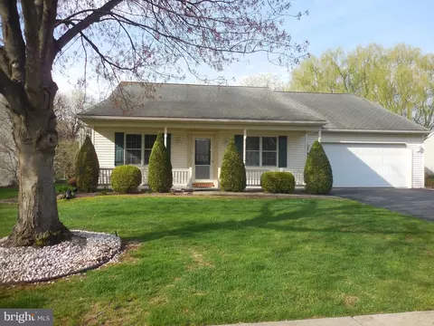 39 Springhouse Dr, Myerstown, PA 17067