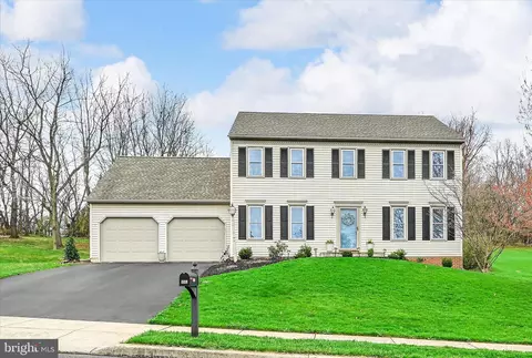 320 Coachman Ln, Palmyra, PA 17078
