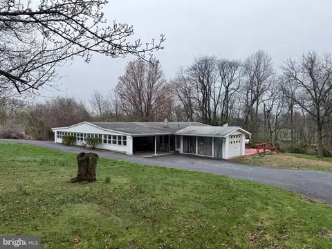 21 Crest Ln, Palmyra, PA 17078