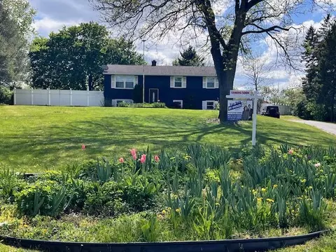 16 Pine Ave, Fredericksburg, PA 17026