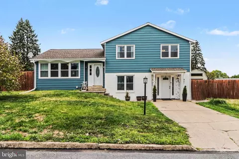 907 Oak Ln, Lebanon, PA 17046
