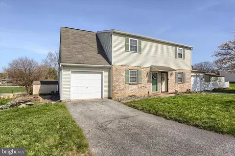 19 Dogwood Ln, Cleona, PA 17042
