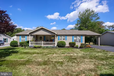 1062 Hemlock Cir, Manheim, PA 17545