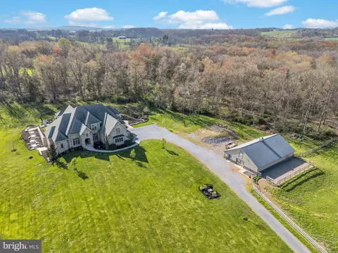 5683 Gingrich Rd, Hershey, PA 17033