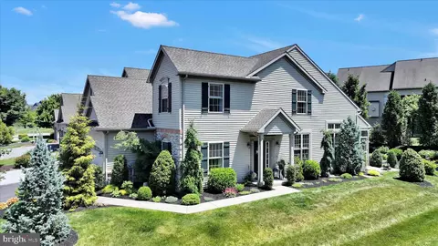 818 Briar Edge Ct, Lebanon, PA 17046