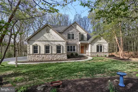 20 Valley View Dr, Lebanon, PA 17042
