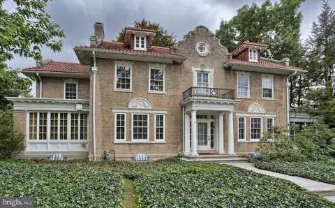2 E High St, Lebanon, PA 17042