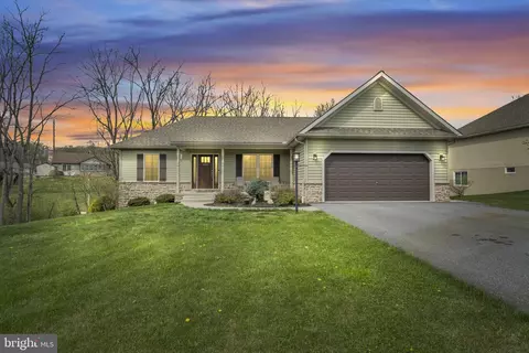 1519 Rolling Meadow Rd, Lebanon, PA 17046