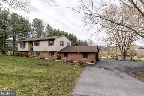156 Horse Happy Rd, Newmanstown, PA 17073