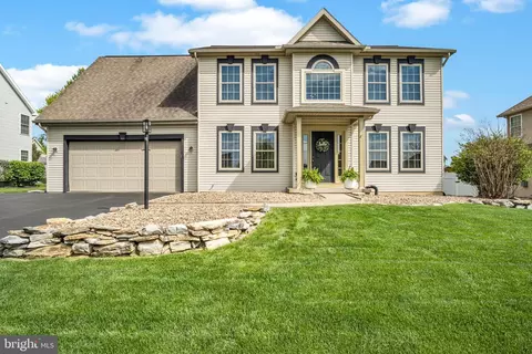 432 Farmhouse Ln, Palmyra, PA 17078