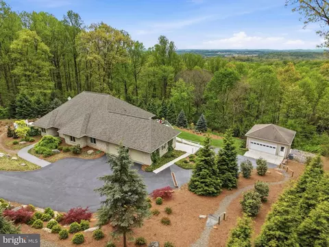 1403 Douglas Fir Dr, Lebanon, PA 17042