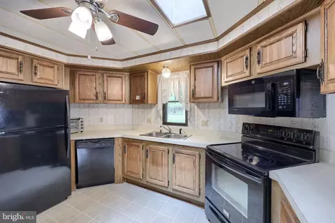 36 Maple Ave, Manheim, PA 17545 photo 12