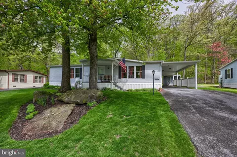 36 Maple Ave, Manheim, PA 17545 photo 3