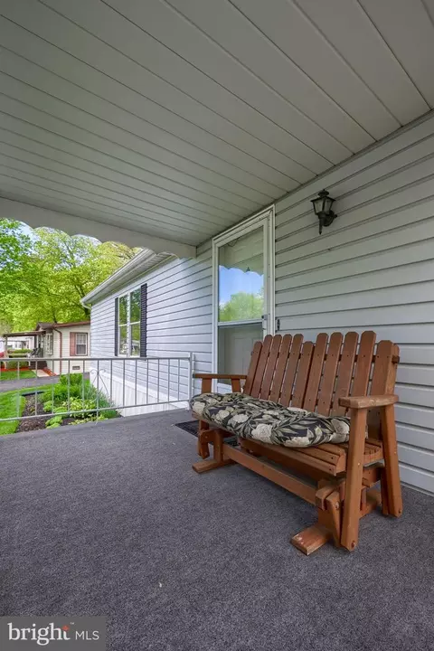 36 Maple Ave, Manheim, PA 17545 photo 7