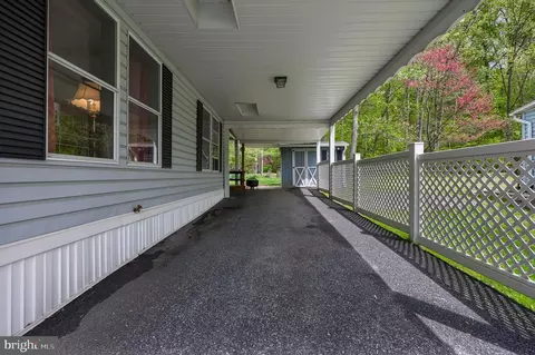 36 Maple Ave, Manheim, PA 17545 photo 5