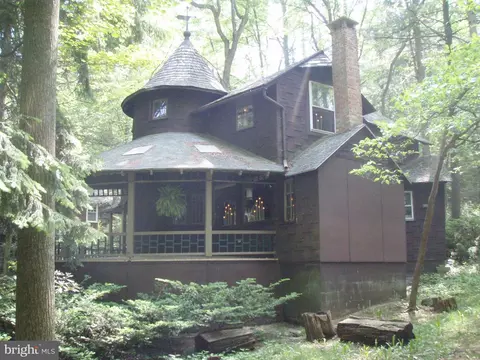 308 Pennsylvania Ave, Mount Gretna, PA 17064