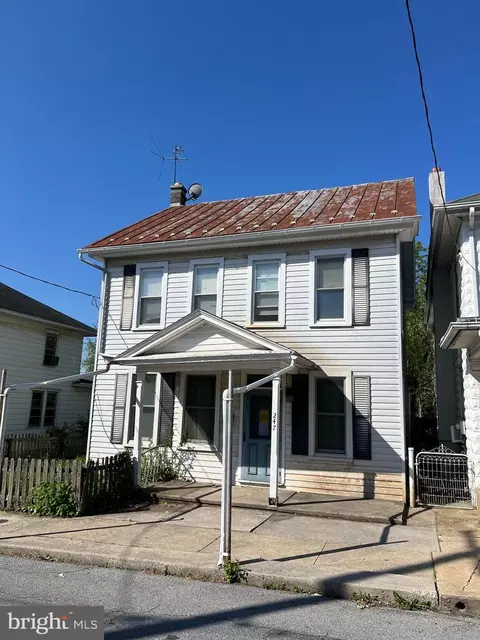 247 N College St, Palmyra, PA 17078