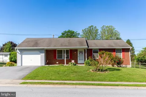 113 Sweetwater Ln, Newmanstown, PA 17073