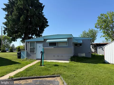 11 R David Dr, Lebanon, PA 17046