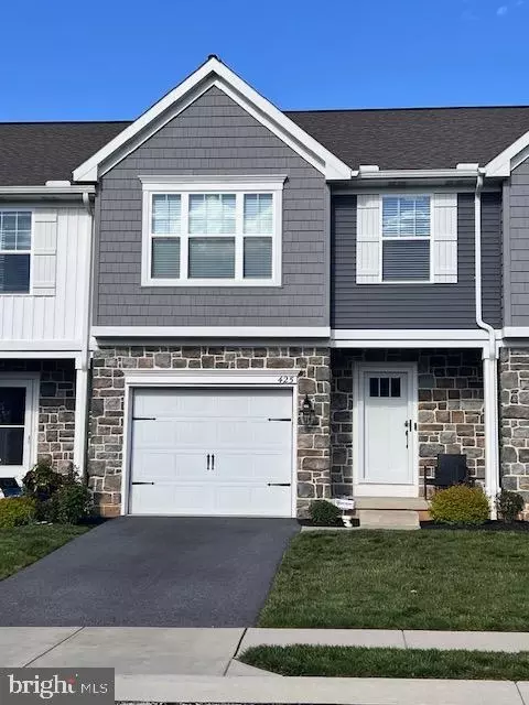 425 Mayapple Dr, Annville, PA 17003