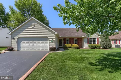 27 Rosemont Dr, Myerstown, PA 17067