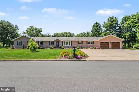5 Jan Dale Ave, Annville, PA 17003