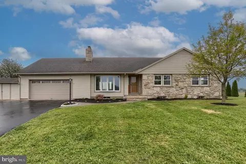 231 W Main St, Fredericksburg, PA 17026