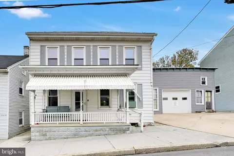 32 N Lancaster St, Jonestown, PA 17038