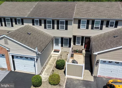 125 Lighthouse Dr, Jonestown, PA 17038