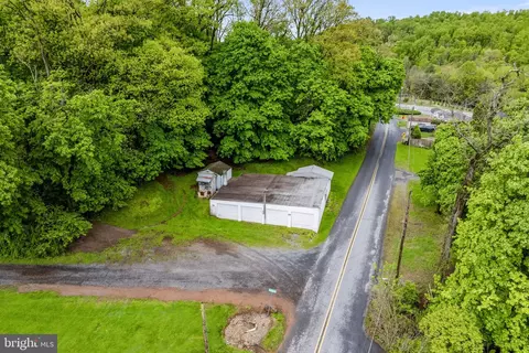 233 Mountain Trail Rd, Newmanstown, PA 17073