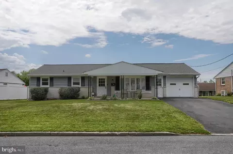 739 Sally Ann Dr, Lebanon, PA 17046