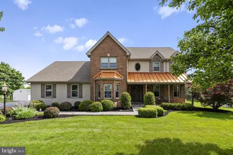 1820 Oakridge Ct, Lebanon, PA 17046