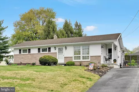 409 W Locust St, Cleona, PA 17042