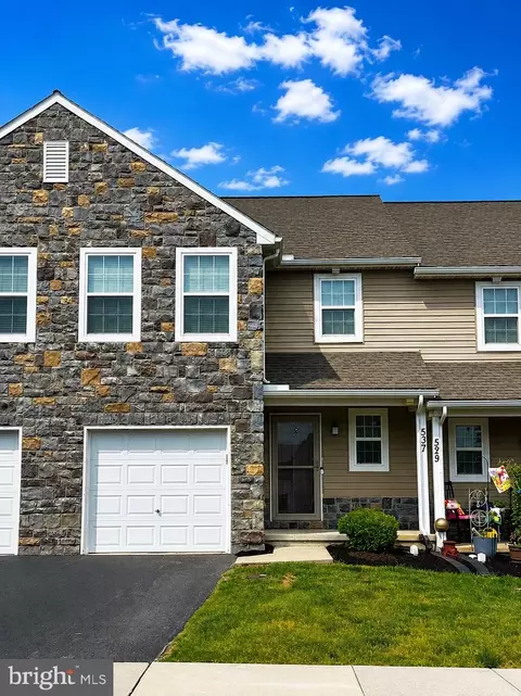 537 Brookwood Dr, Palmyra, PA 17078