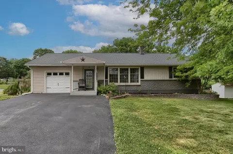 15 Alden Ln, Lebanon, PA 17042
