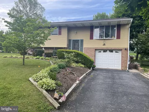 41 Fairway Dr, Jonestown, PA 17038